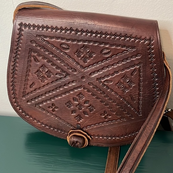 Vintage Bohemian Handmade & Hand Pressed 100%  Leather Saddle Crossbody Bag - Picture 12 of 12